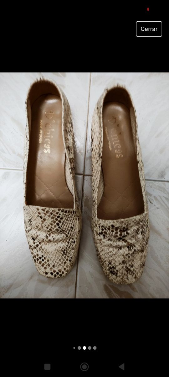 Zapatos tacón bajo imitación serpiente