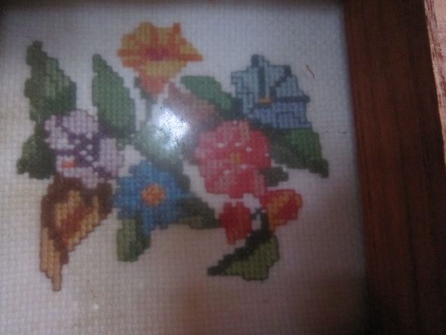 2 quadretti in legno con lavorazione a mano