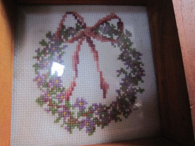 2 quadretti in legno con lavorazione a mano