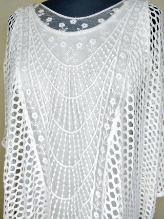 Blusa blanca de rejilla