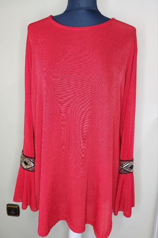 Blusa roja tejido brillante y mangas acampanadas
