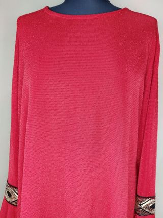 Blusa roja tejido brillante y mangas acampanadas