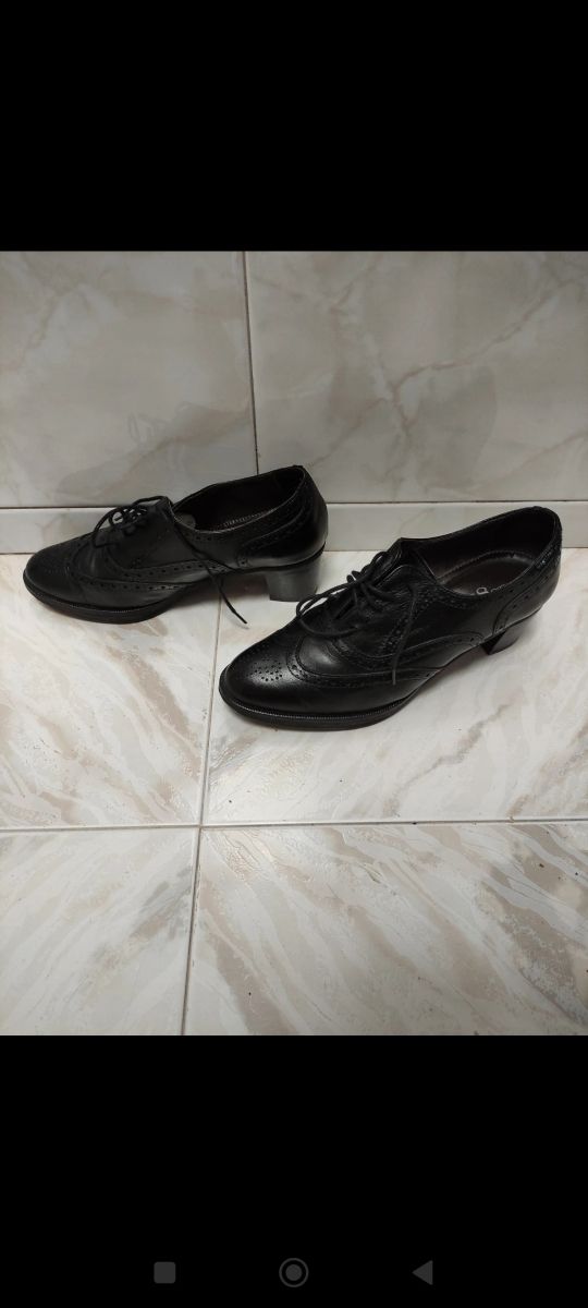 Zapatos cordones negros tacón bajo