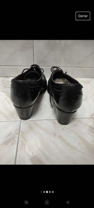 Zapatos cordones negros tacón bajo