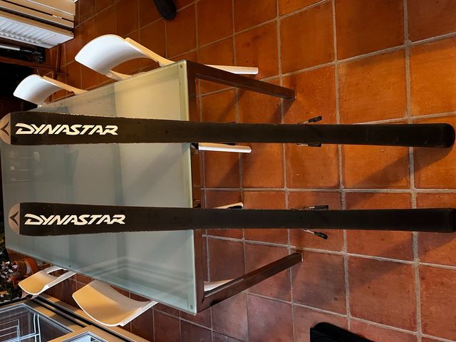 Esquis Dynastar 158 mujer con palos y fijaciones