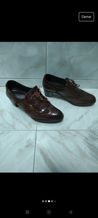 Zapatos cordones marrones tacón bajo