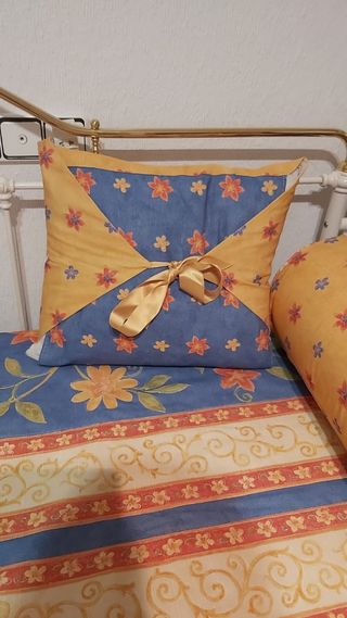 Edredón y cojines decorativos