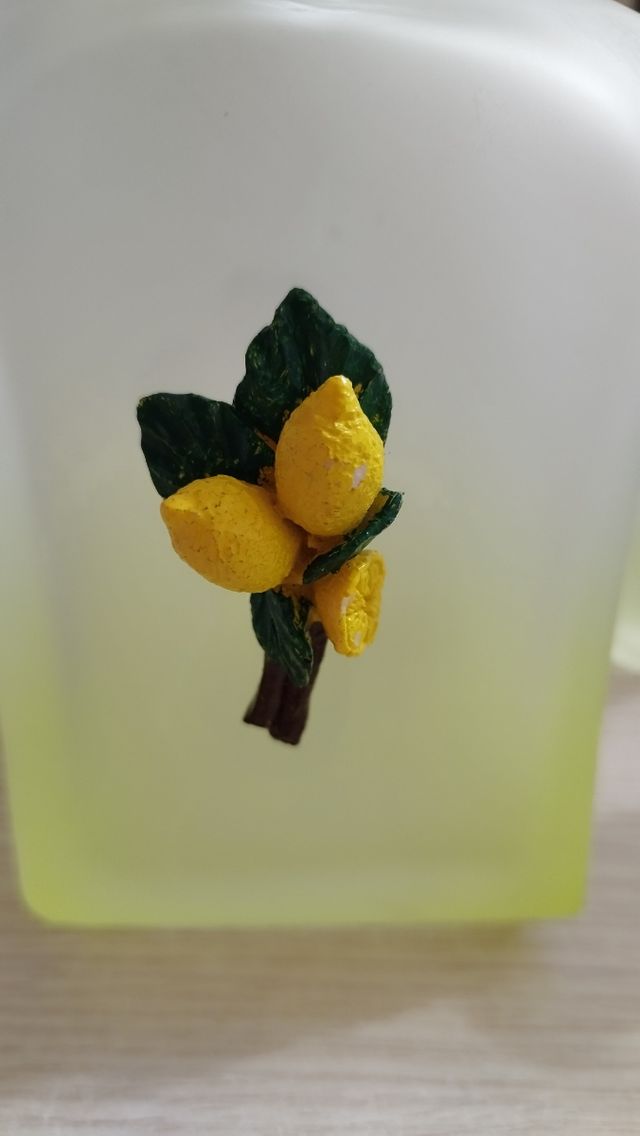 Bottiglia e bicchieri per liquore