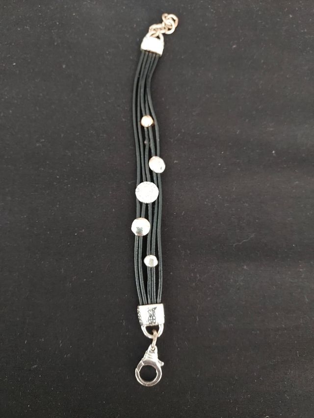 2 pulseras y otra de regalo