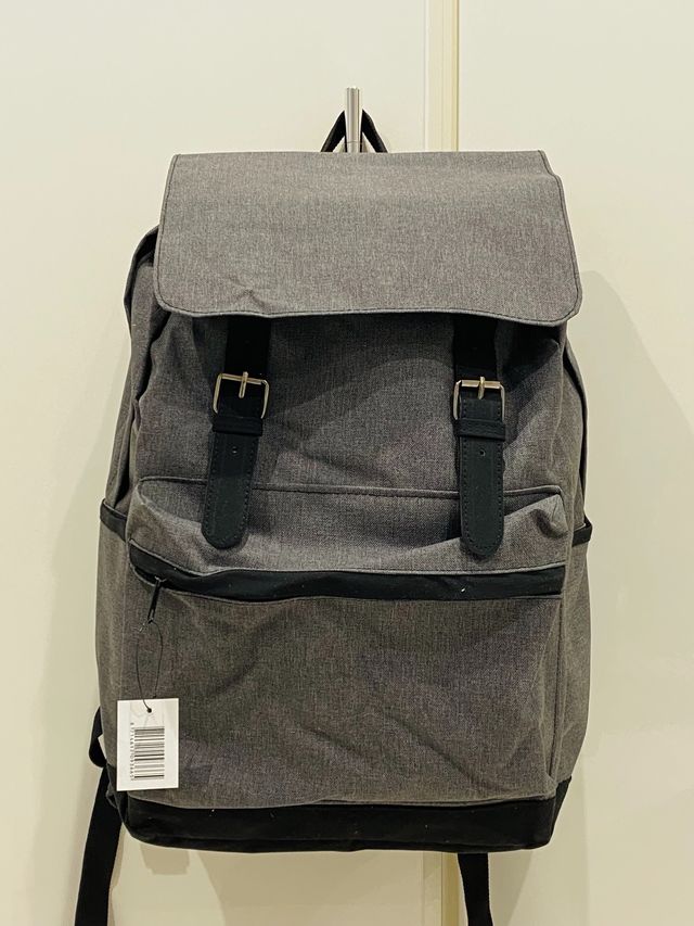 Zaino porta PC con chiusura magnetica