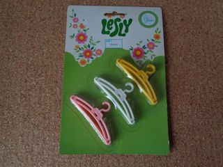 Lesly de Famosa lote ropa interior y perchas