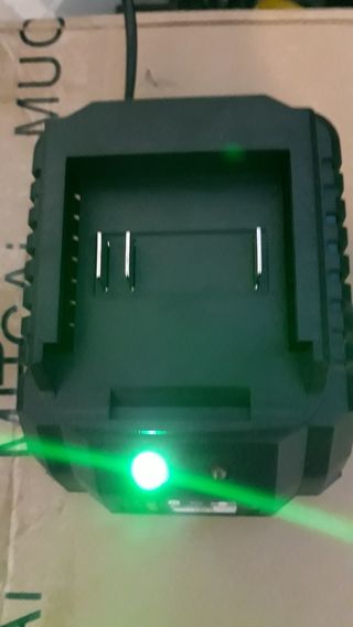 CARGADOR DE BATERÍA MAKITA 