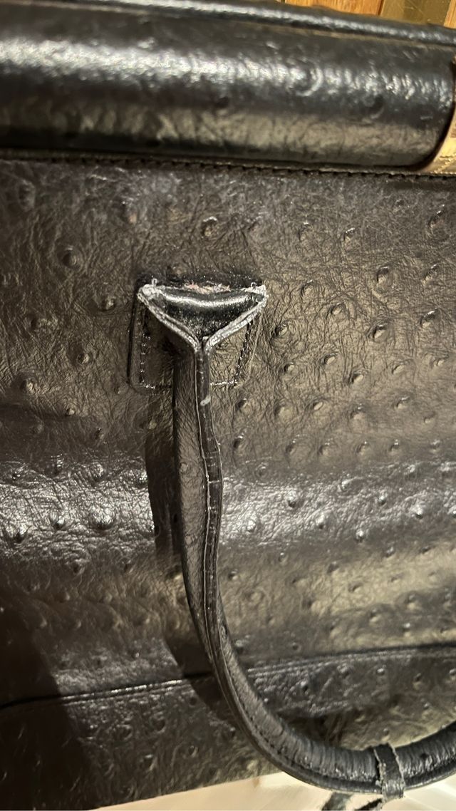 Bolso de piel de avestruz negro