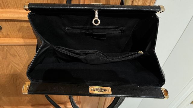 Bolso de piel de avestruz negro