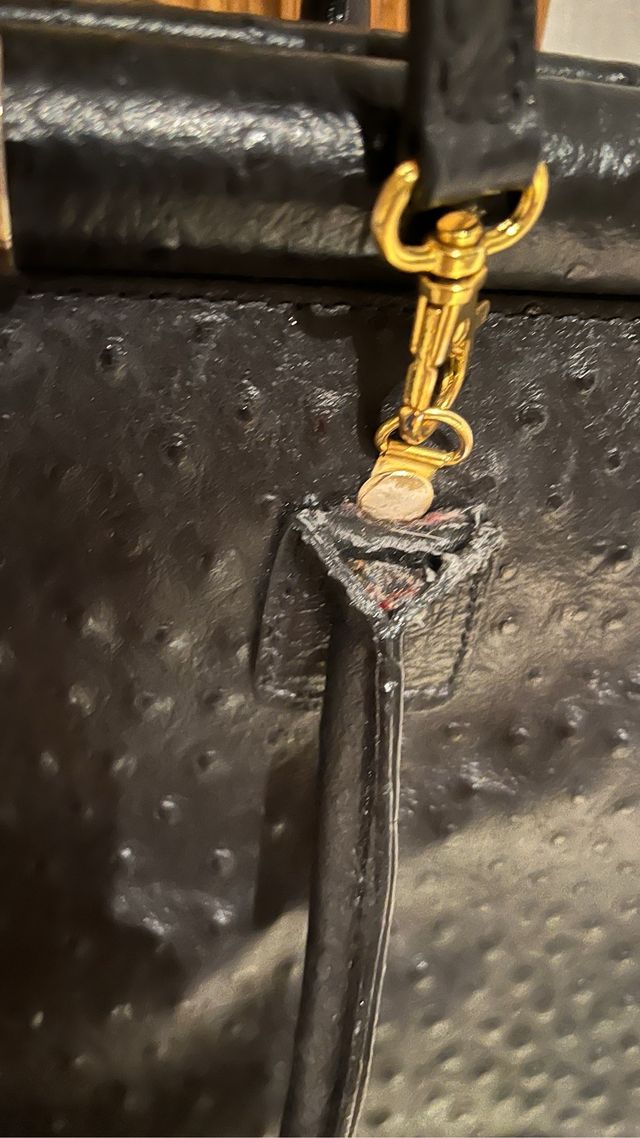 Bolso de piel de avestruz negro