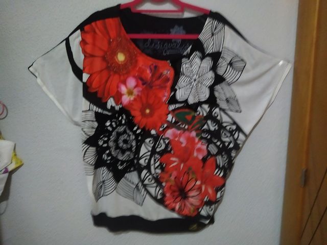 camiseta desigual