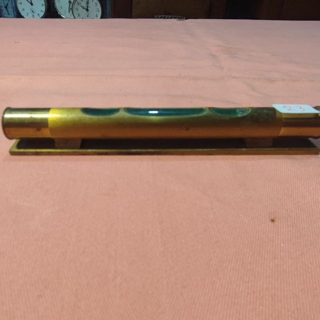 Livella antica in ottone