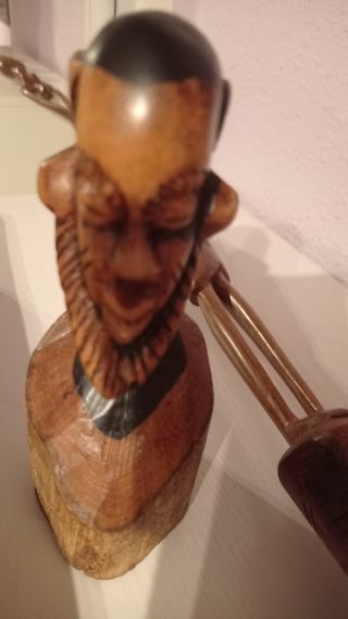 2 figuras artesanía y juego Senegal