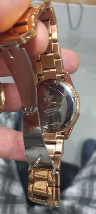 Reloj Guess Dorado W0235L3