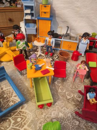 16 playmobil y muchos compl.casa y patio
