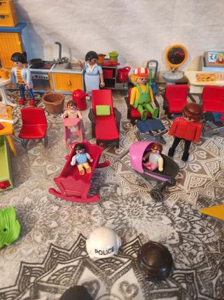 16 playmobil y muchos compl.casa y patio