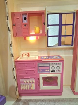 Casa de muñecas + Barbie y Ken