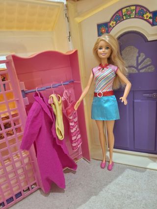 Casa de muñecas + Barbie y Ken