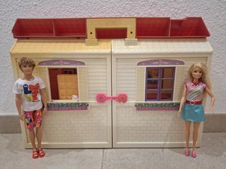Casa de muñecas + Barbie y Ken