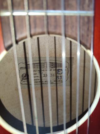 GUITARRA DE COLECCIÓN.
