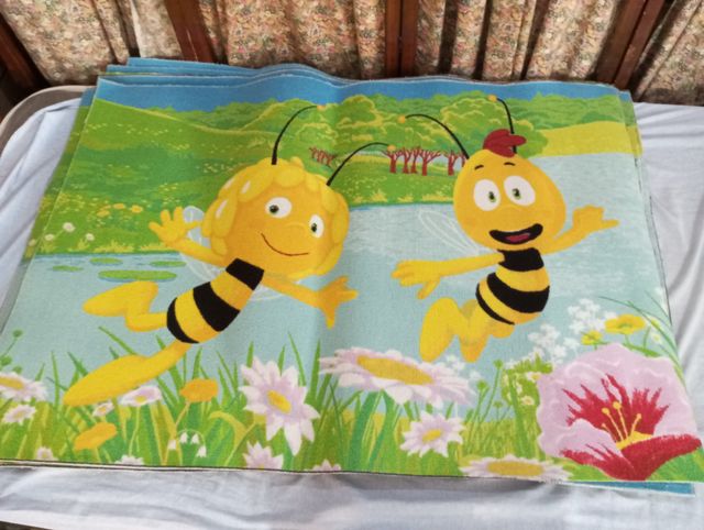 2 Alfombras Infantil Abeja Maya 94x132cm aprox.
