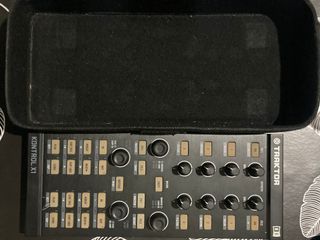 Traktor Kontrol X1 mk1 con Funda Original