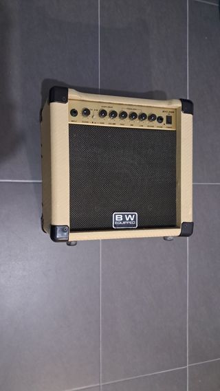 Amplificador guitarra vintage años 90.
