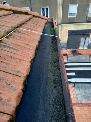 REPARACIÓN DE GOTERAS Y TEJADOS