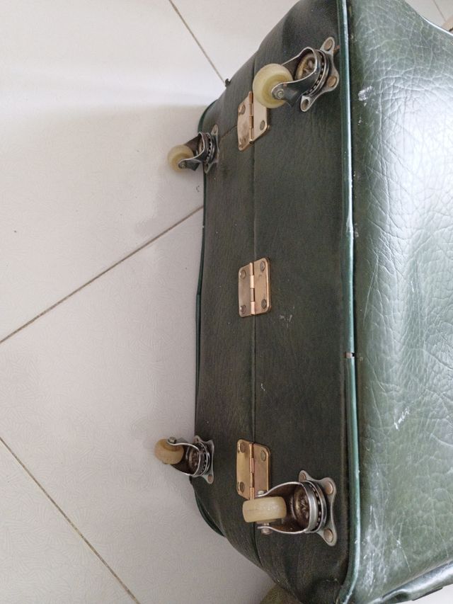 Maleta verde piel vintage