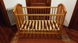 Cuna de bebe de madera con colchón - MICUNA