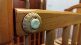 Cuna de bebe de madera con colchón - MICUNA