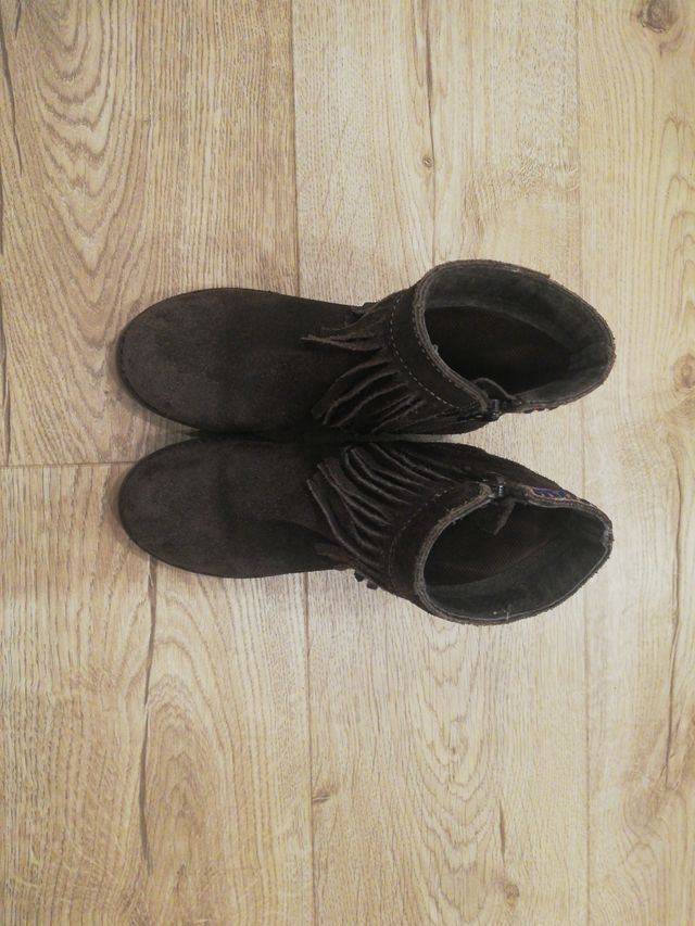 Botin piel ante flecos niña