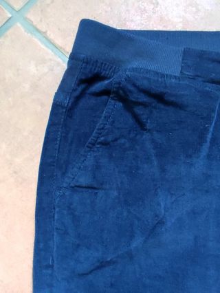 Pantalón azul marino de pana