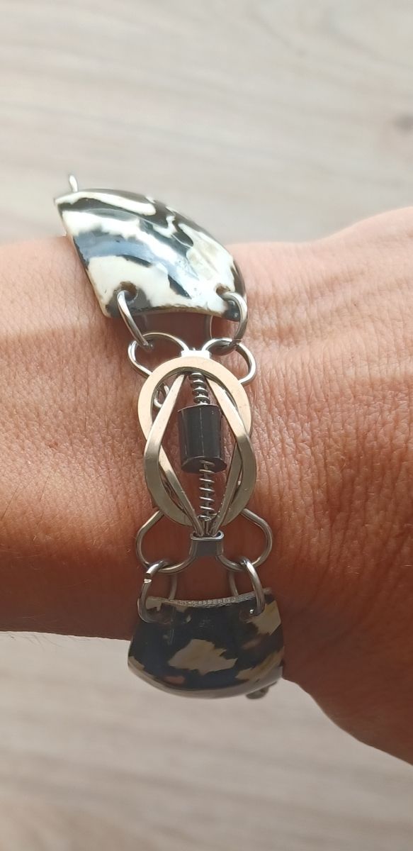 Pulsera de hueso