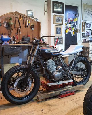 Llantas de radios a medida cafe racer