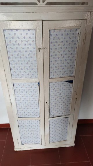 alacena antigua de cocina. Se acerca a Huelva.