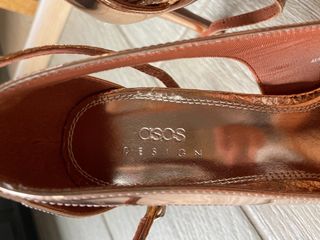 Tacones dorados T38 Nuevos