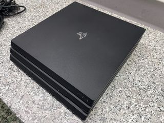 PS4 PRO 1 Tb Perfecto Estado