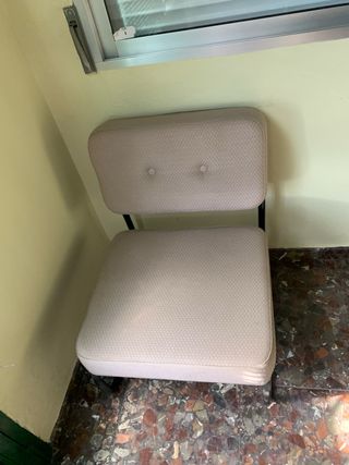 mesa baja de cristal y sillones