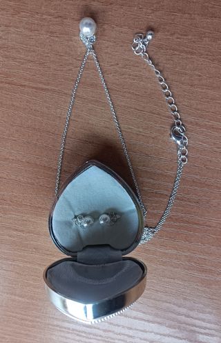 Pendientes y colgante