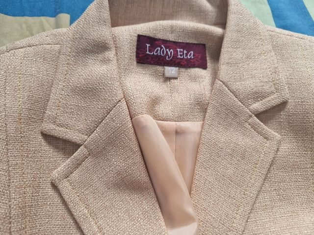 Conjunto de mujer amarillo mantequilla