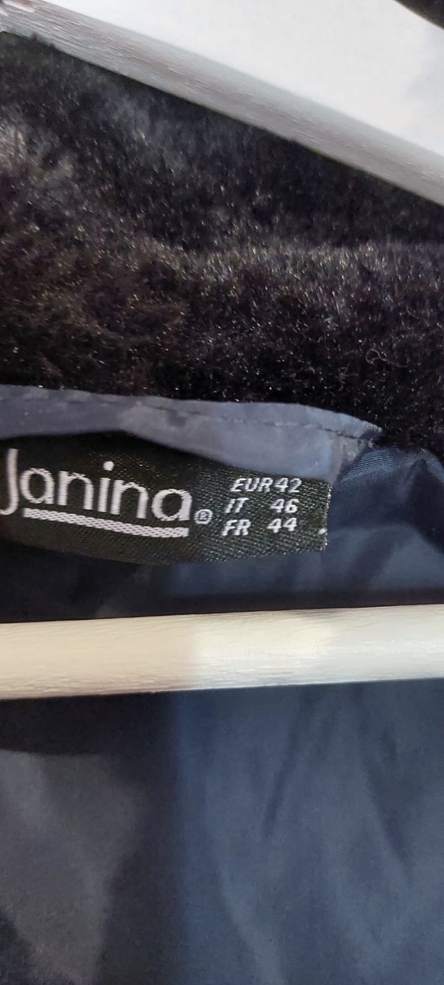 Abrigo Mujer. Talla 42. Nueva.