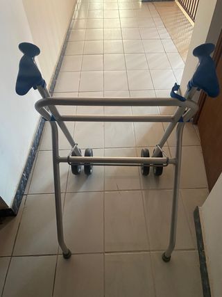 Andador adulto plegable