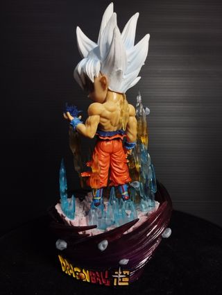 Figura Goku ultra instinto