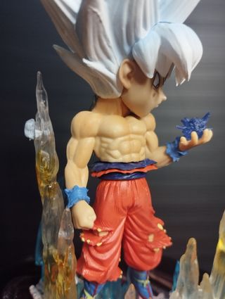 Figura Goku ultra instinto